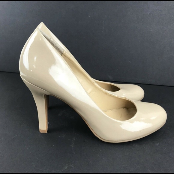 Mootsie Tootsies Moideal Tan/Beige Patent Pumps - Picture 6 of 7